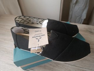 TOMS alpargatas negras de algodón reciclado