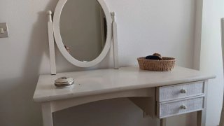 Toeletta vintage bianca