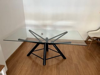 Mesa de comedor cristal diseño moderno