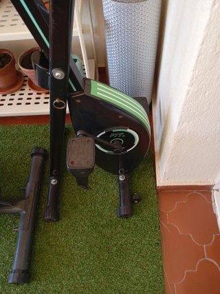 Bicicleta Estática Cecotec Verde y Negra