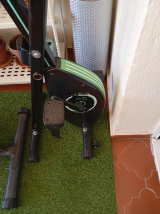 Bicicleta Estática Cecotec Verde y Negra