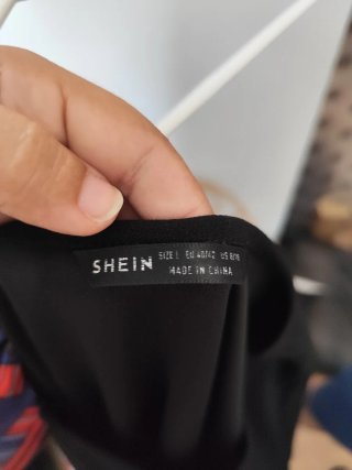 Vestido negro con lazo