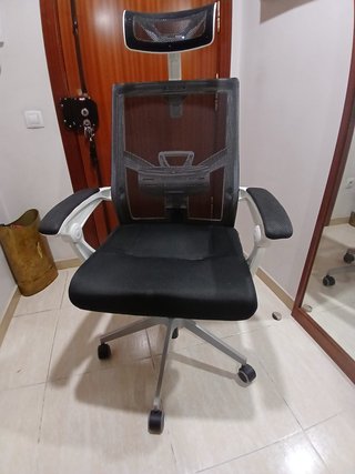 Silla de oficina ergonómica con ruedas
