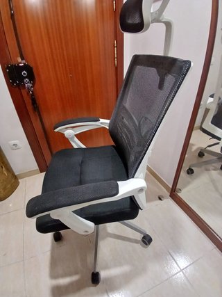 Silla de oficina ergonómica con ruedas