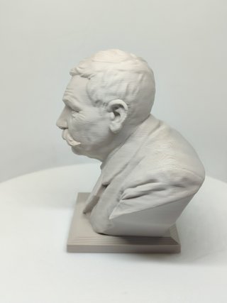 Busto Benito Pérez Galdós in plastica