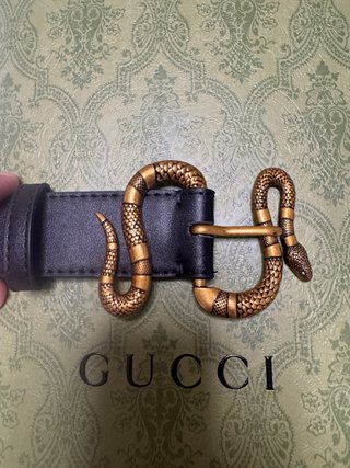 Cinturón Gucci Serpiente Negro y Dorado