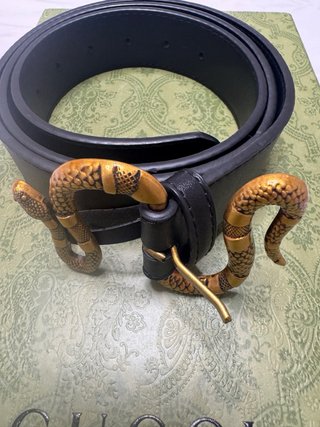 Cinturón Gucci Serpiente Negro y Dorado