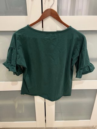 Camiseta verde con volantes Talla S