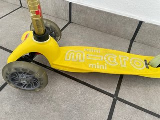 Patinete Micro Mini Amarillo