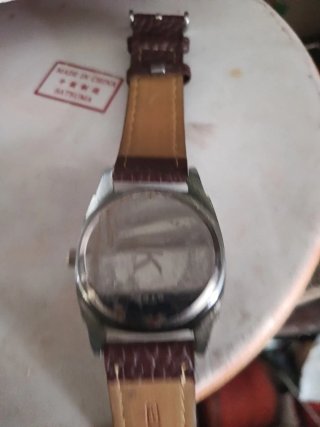Reloj IK con correa de cuero
