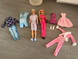 Coche teledirigido Barbie rosa