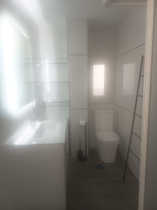 Alquiler habitación exterior en piso compartido.