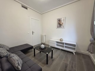 Alquiler habitación exterior en piso compartido.