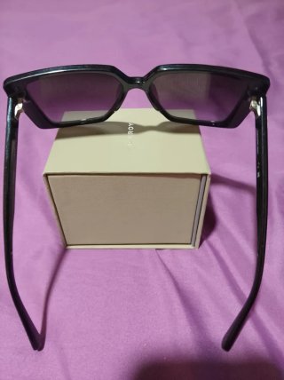 Gafas de sol Prada negras y doradas