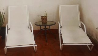 Tumbonas blancas para terraza