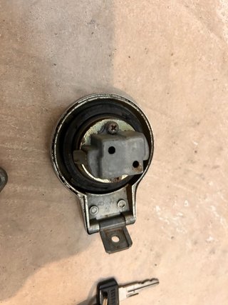 Clausor, tapón depósito y cierre sillón SR 250