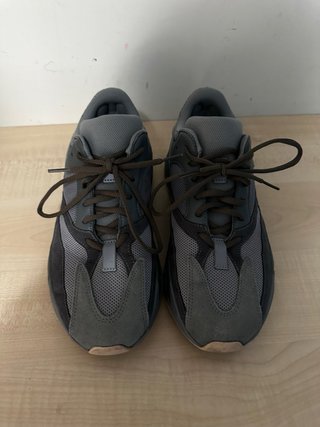 Adidas Yeezy Boost 700