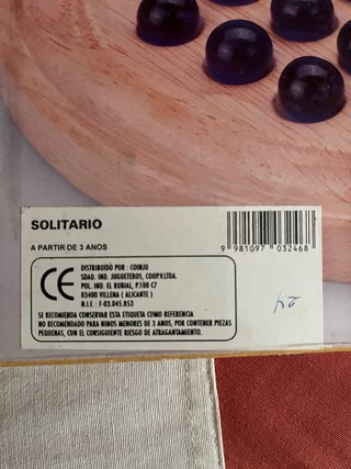 Juego de mesa solitario con canicas