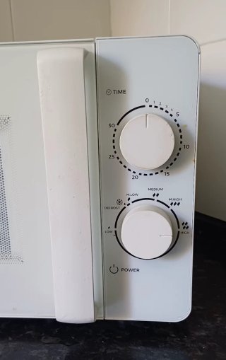 Microondas IKOHS MW700 20L 700W con su caja origen