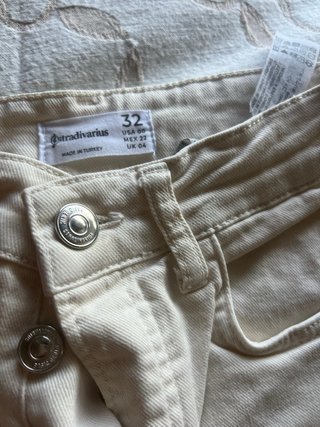 Pantalón vaquero beige ancho