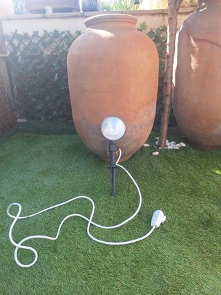 Foco de jardín con alargador e interruptor