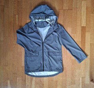 Chubasquero gris Primark con capucha Talla S