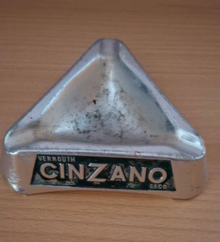 Cenicero Cinzano Vintage Vermouth