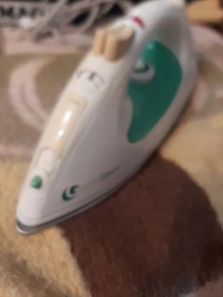 Plancha Taurus Blanca y Verde funciona