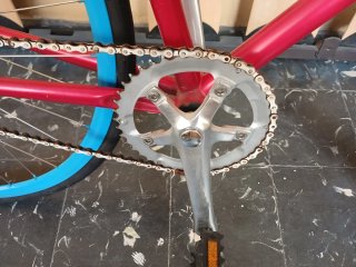Bicicleta MBK Roja Ruedas Azules buen estado 150e
