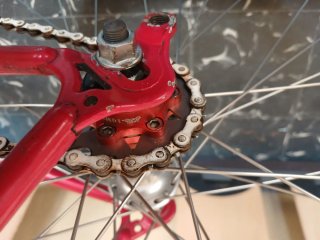 Bicicleta MBK Roja Ruedas Azules buen estado 150e