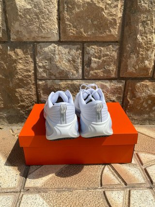 Nike vomero plus white