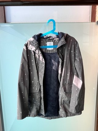 Abrigo niña gris con estrellas. Talla 9-10. 140 cm