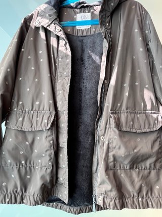 Abrigo niña gris con estrellas. Talla 9-10. 140 cm