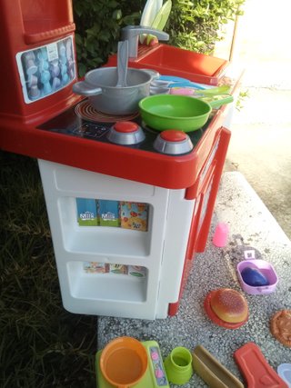 Cocinita de juguete con accesorios