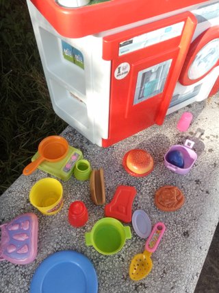Cocinita de juguete con accesorios