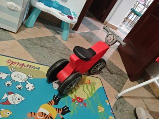 Moto infantil roja