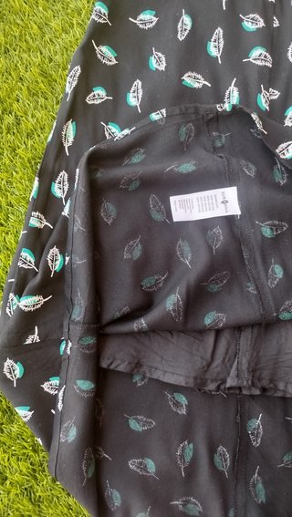 Falda midi estampada hojas