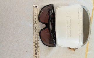Occhiali da sole Diesel neri e marroni