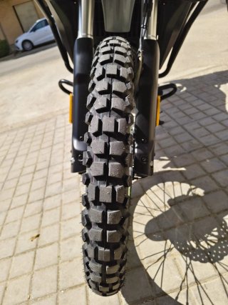 Moto Enduro Dual Gris y Verde