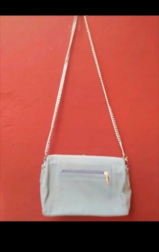 Bolso azul plateado con pedrería