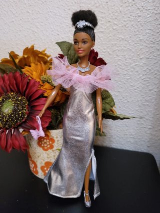 Muñeca Barbie Vestido Plateado