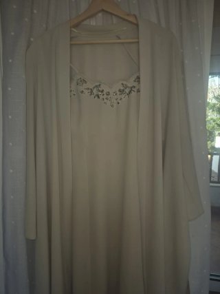 Vestido y abrigo Frank Usher beige