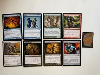 Cartas oversize variadas de Magic the gathering.