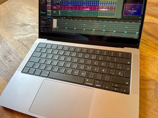 MacBook Pro 14” M1 Max 34 núcleos 32GB RAM (2021)