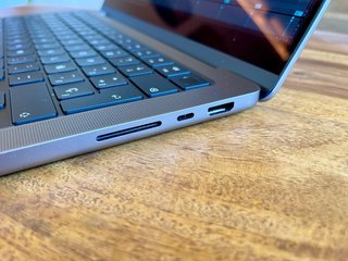 MacBook Pro 14” M1 Max 34 núcleos 32GB RAM (2021)