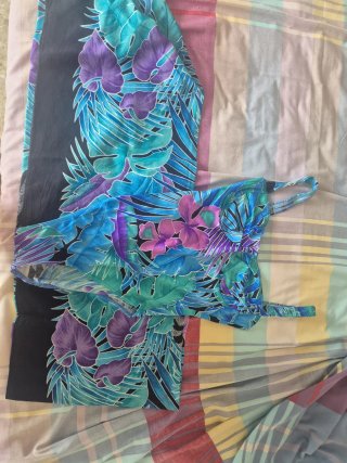 Bañador y pareo estampado floral