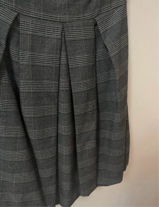 Vestido gris de cuadros sin tirantes