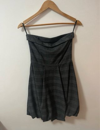 Vestido gris de cuadros sin tirantes