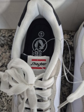 Zapatillas Jhayber Beige y Blancas