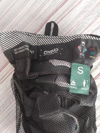 Casco Talla 55-58cm y protecciones talla S